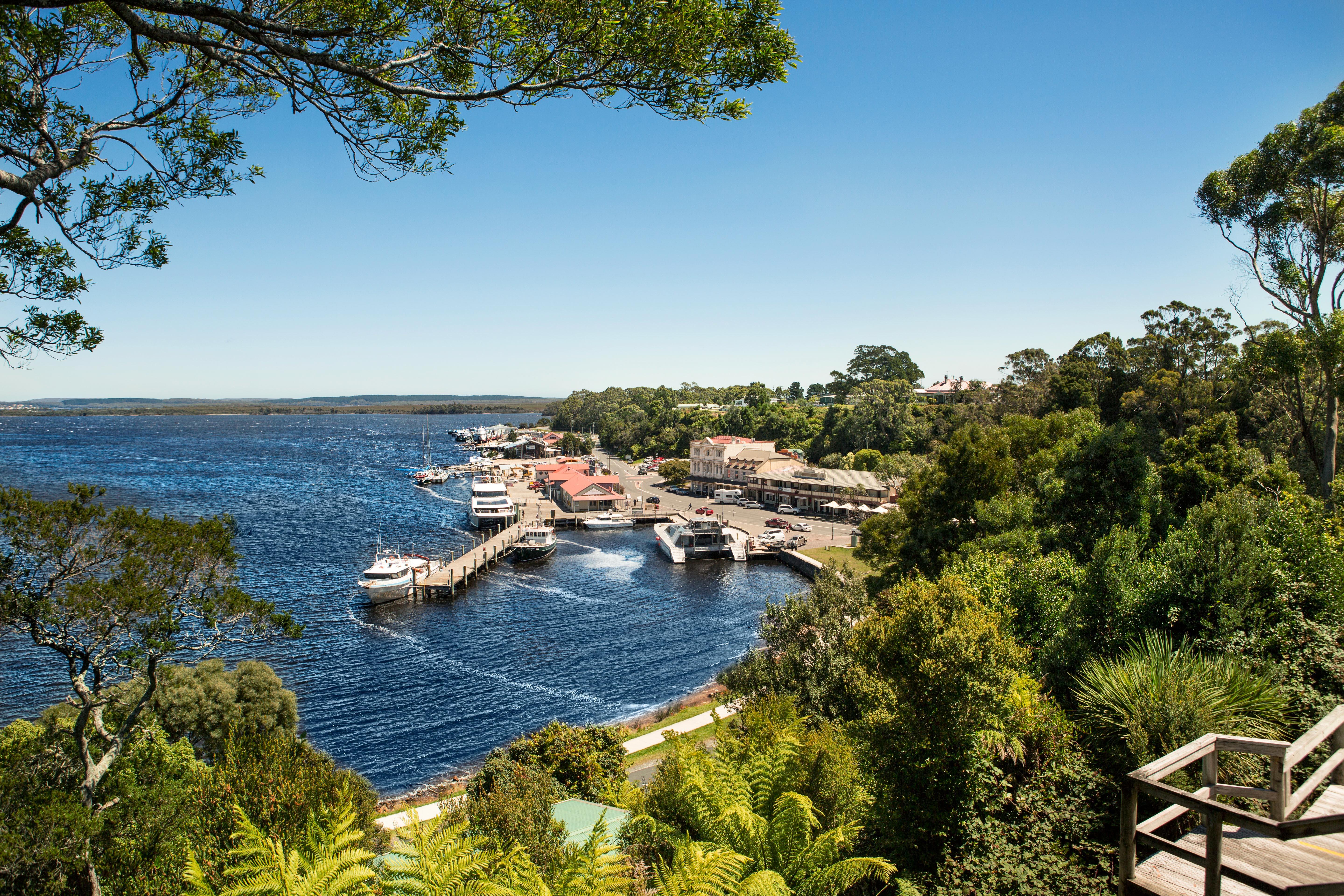 Strahan Village Bagian luar foto