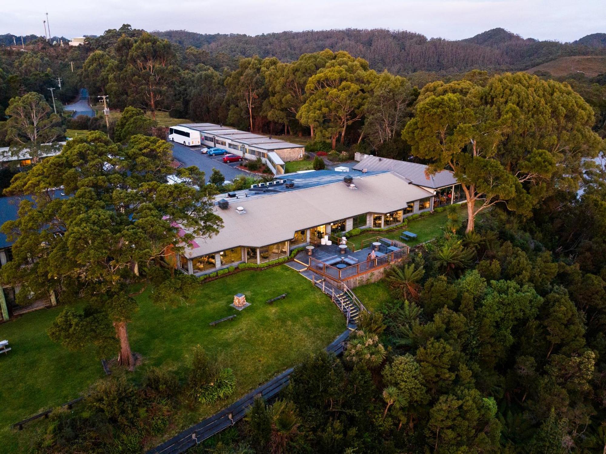 Strahan Village Bagian luar foto